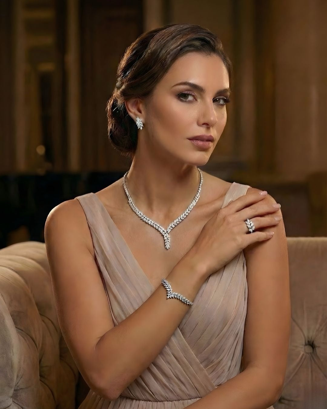 Luxurious 4-Piece Silver Tone Bridal Jewelry Set