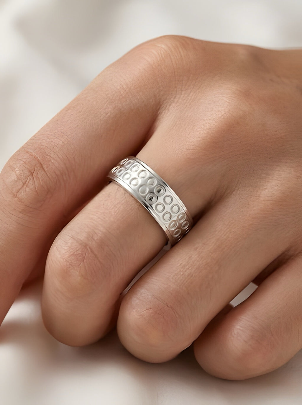 Stylish 925 Italian Silver Band Ring with Double Row Circle Pat
